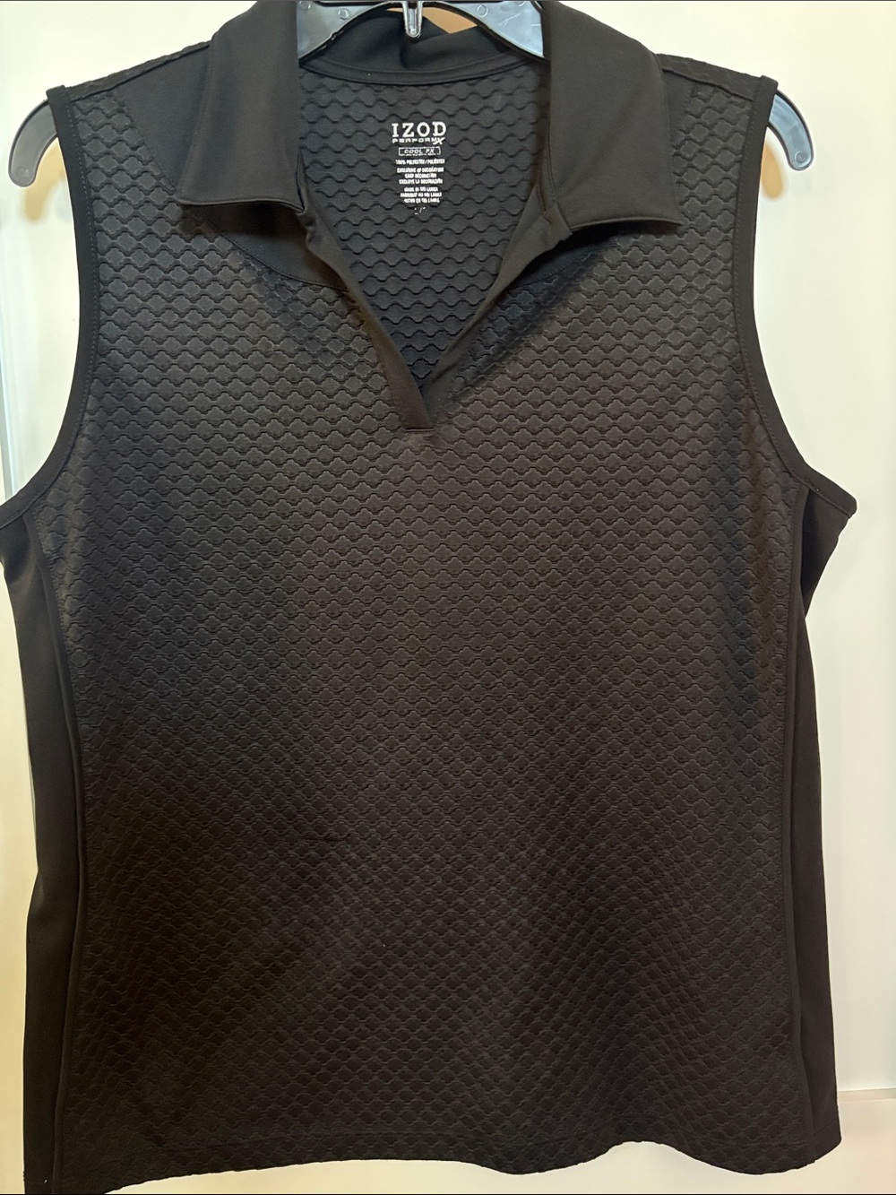 Izod Women’s Black Textured Sleeveless Polo L